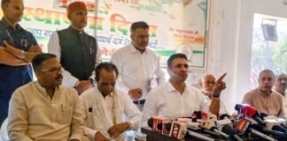 जीतू पटवारी बोले- सरकार ने की 10 लोगों की हत्या: मृतकों के परिजन और घायलों से मिलने छिंदवाड़ा पहुंचे कांग्रेस प्रदेश अध्यक्ष, छिंदवाड़ा सांसद और प्रदेश सरकार पर लगाए गंभीर आरोप…